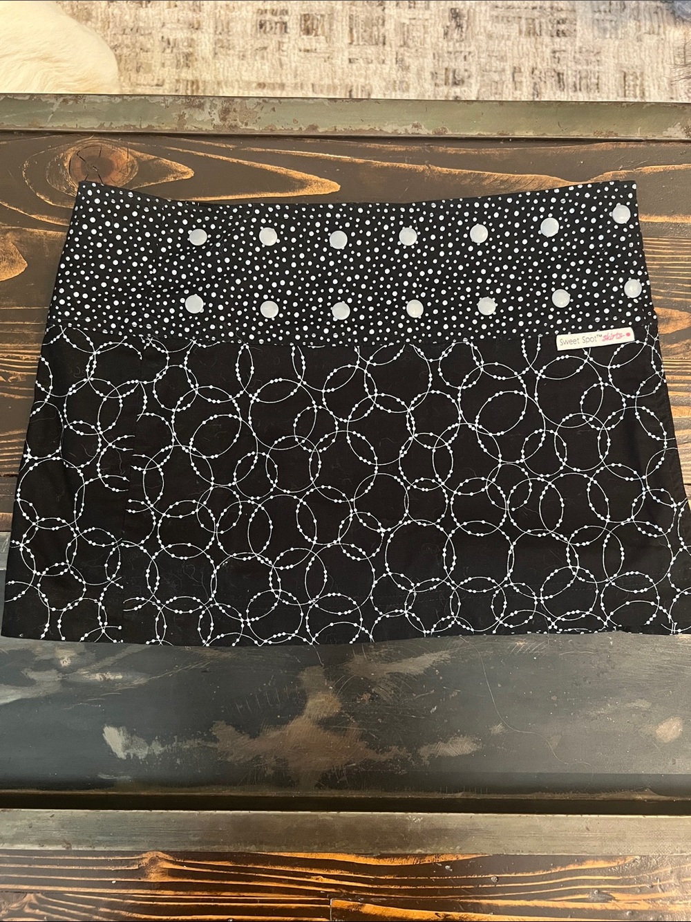 NWOT SZ S/M Reversible Mini Wrap Skirt. Black w/ Silver. Circular Motif